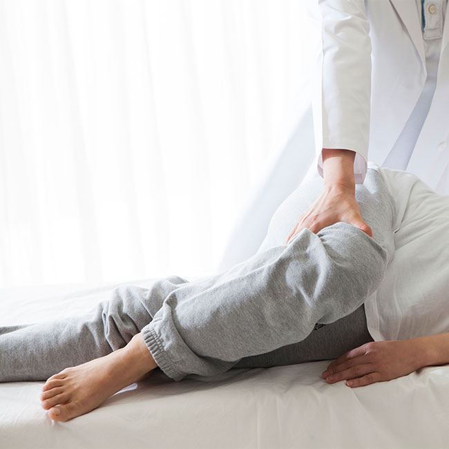 Les gestes de l'ostéopathe : jambe