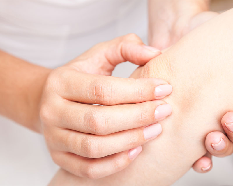 Les gestes de l'ostéopathe : coude